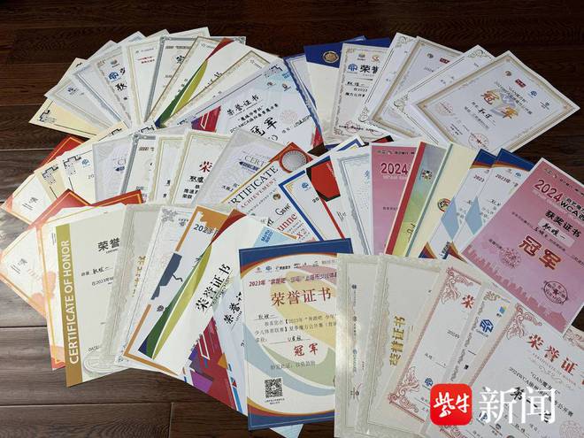 蘇州小學(xué)生成為全球最年輕的三階魔方世界紀(jì)錄保持者(圖2)